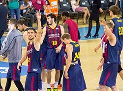Billetter til Barcelona kamp, mens jer er på træningslejr basketball i Spanien