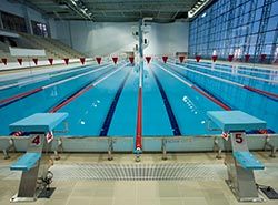 Olympiske svømmebassin Spanien på träningsläger svømning i Barcelona